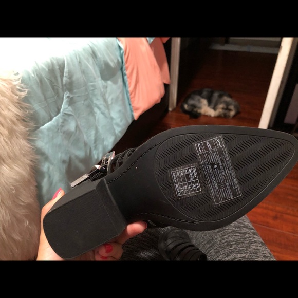 Black straps booties !! With a heels - Picture 2 of 10